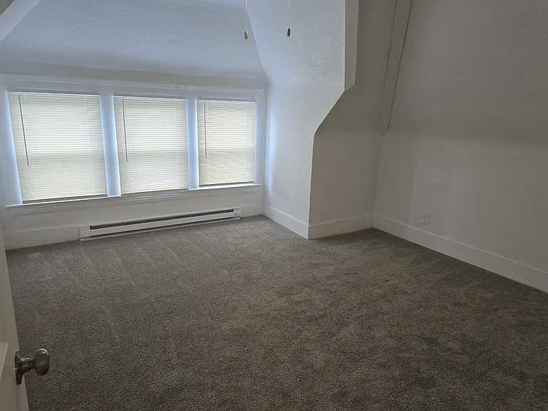 1564 E 82nd St #3 — Photo 25