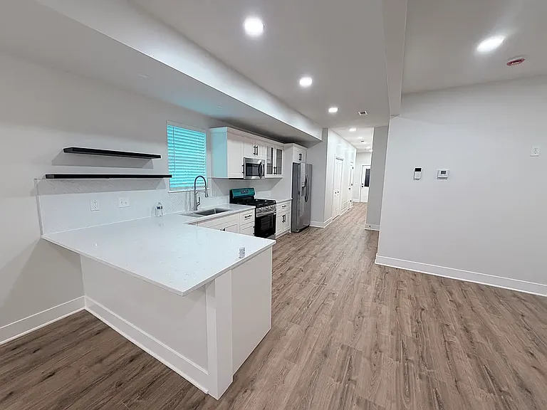 2027 Agnes Ave — Photo 6