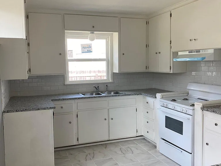 5222 S Marion Ave — Photo 4