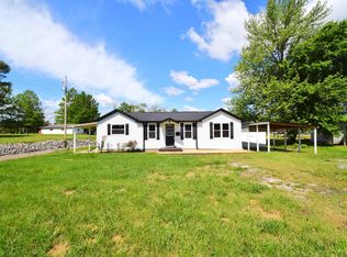 403 S Elm St, Ina, IL 62846