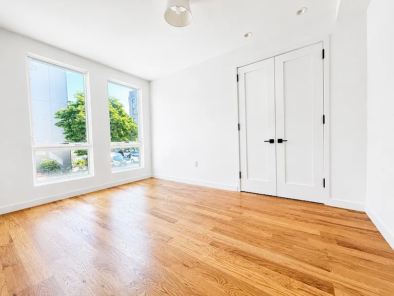 589 E New York Ave #203 — Photo 7