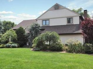 39 Windsor Pl, Old Tappan, NJ 07675