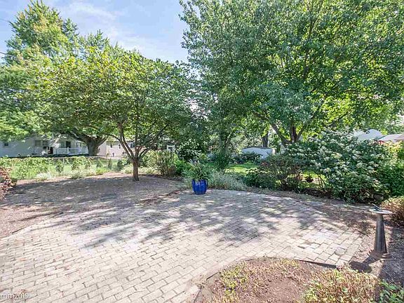 4th image of 618 W Knoll Crest Dr
