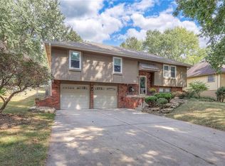9943 N Harrison Dr, Kansas City, MO 64155