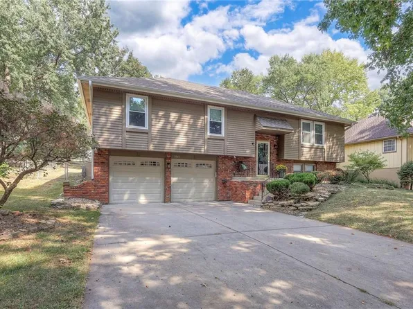 9943 N Harrison Dr, Kansas City, MO 64155