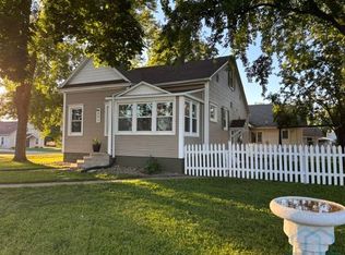 201 5th St NE, Orange City, IA 51041