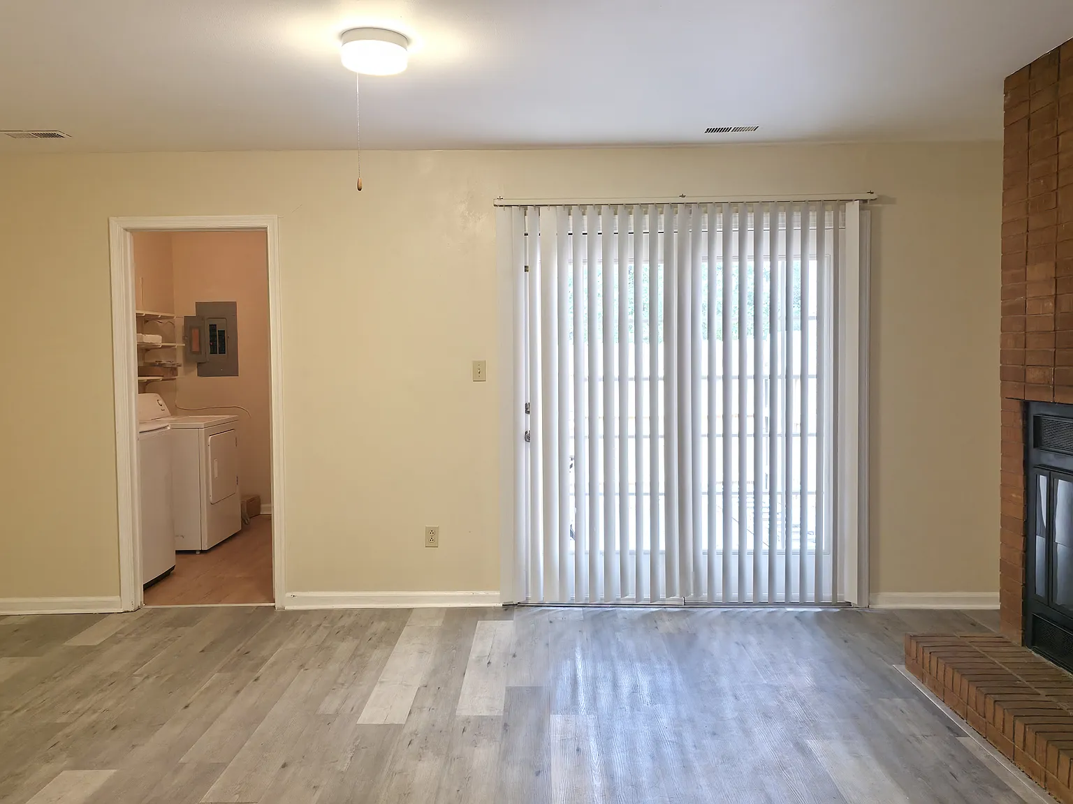 3 bed, 1.5 bath, 1392 sqft, $1,750 — Photo 3
