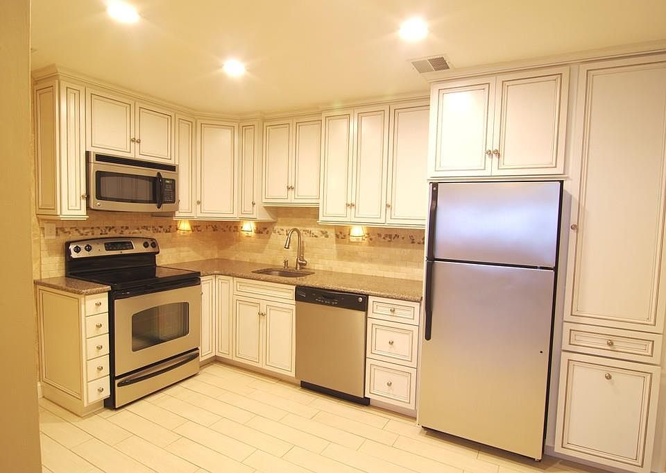 1st image of 30 Pleasant Dr APT 4