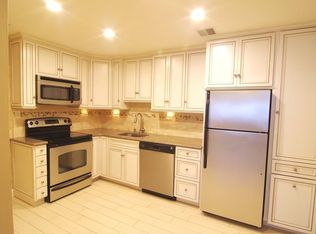 30 Pleasant Dr APT 4, Stoughton, MA 02072