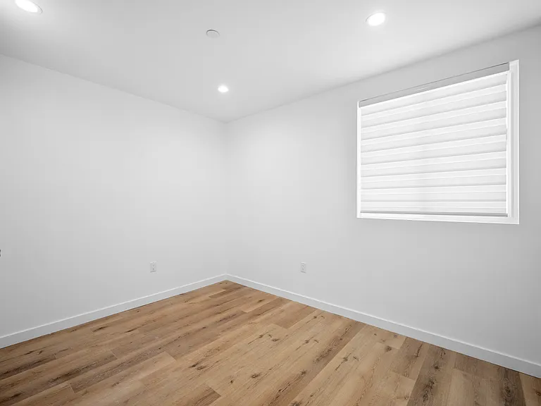 11049 Yarmouth Ave #49 — Photo 16