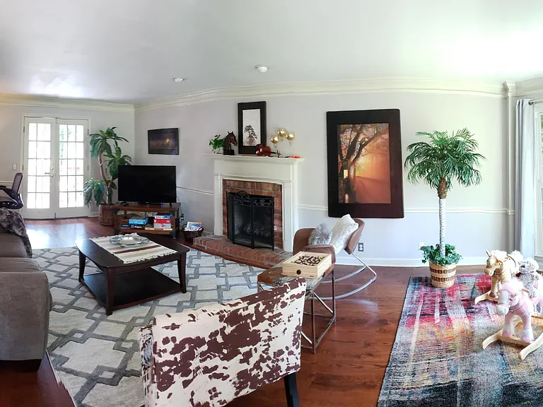 303 W Chownings Ct — Photo 4