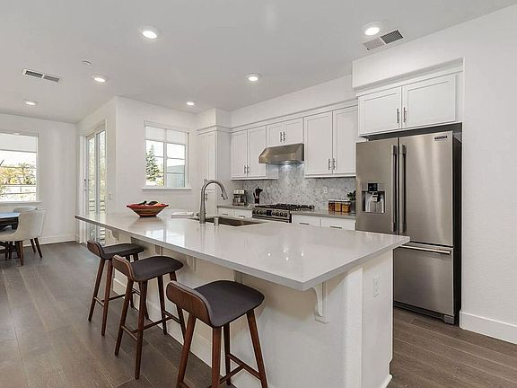 4th image of 459 Valle Vista Ave