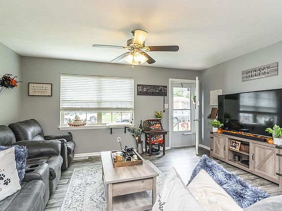 4th image of 518 Foxwood Dr