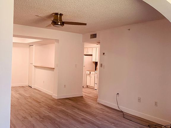 5th image of 400 Scotia Dr APT 105