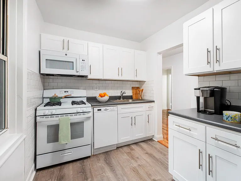 River Park Apartments — Photo 7