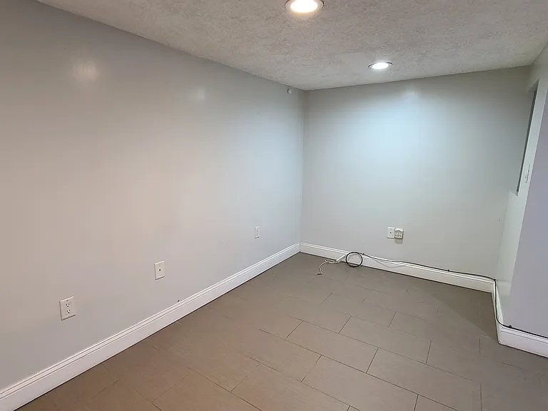 242 46th St #BASEMENT — Photo 3