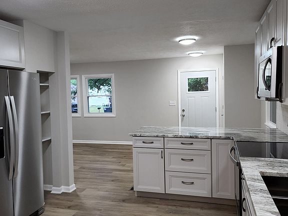 5th image of 2930 N 42nd St