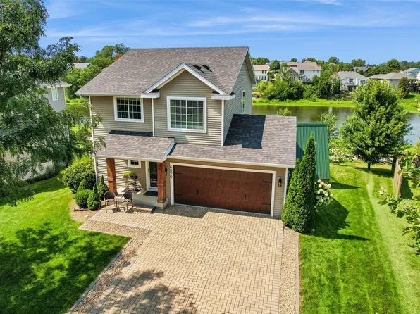 6820 Sweetwater Dr, Des Moines, IA 50320