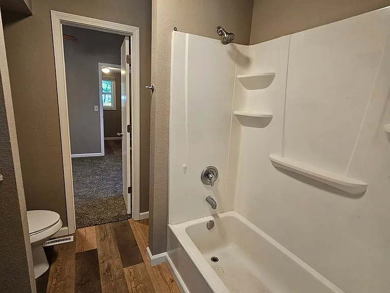 1030 W Scott St — Photo 6