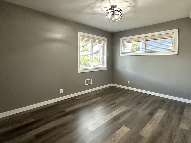 1816 Rockefeller Ave — Photo 11