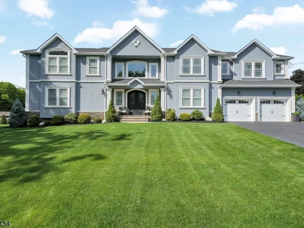 42 Saratoga Dr, Oakland Boro, NJ 07436