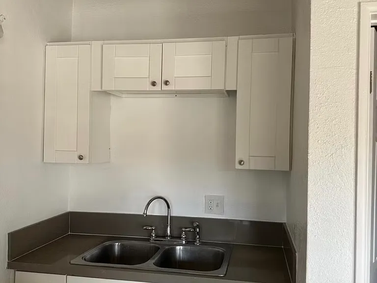 626 S 66th St — Photo 10