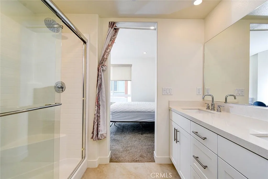 1 bed, 1.5 bath, 300 sqft, $1,600 — Photo 4