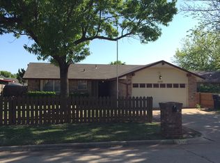 1032 NW 25th St, Moore, OK 73160