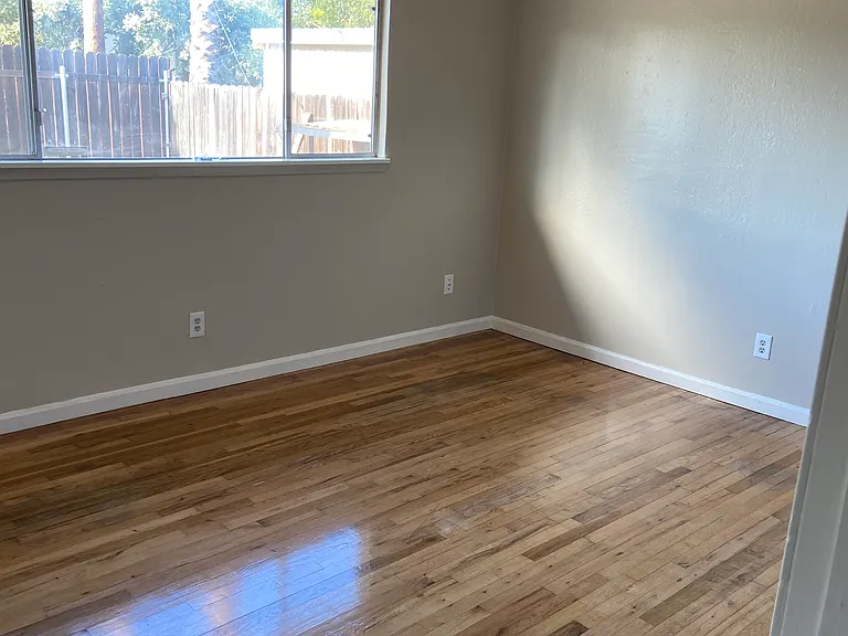 769 Ainsley Ave — Photo 5