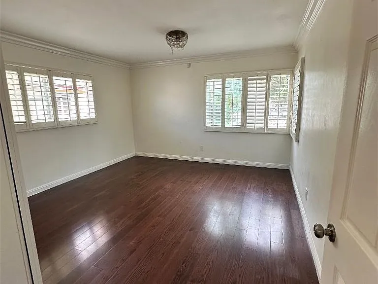1233 S California Ave — Photo 14