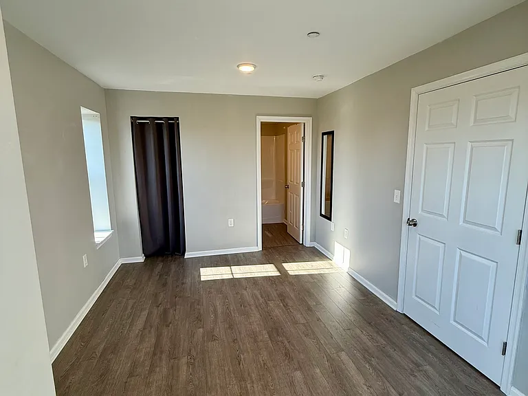 460 Main St #1000-B — Photo 6