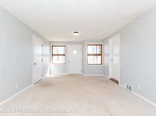 15892 Kellogg School Rd, Hickory Corners, MI 49060