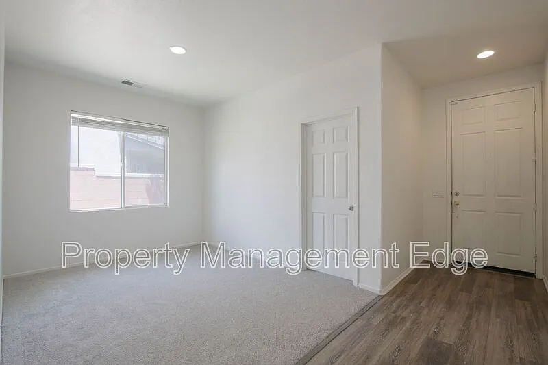 4 bed, 2.0 bath, 1740 sqft, $3,000 — Photo 3