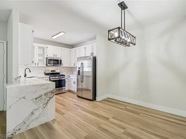 75 N Valle Verde Dr APT 823, Henderson, NV 89074