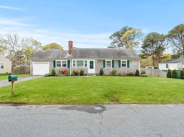7 Circuit Rd E, West Yarmouth, MA 02673