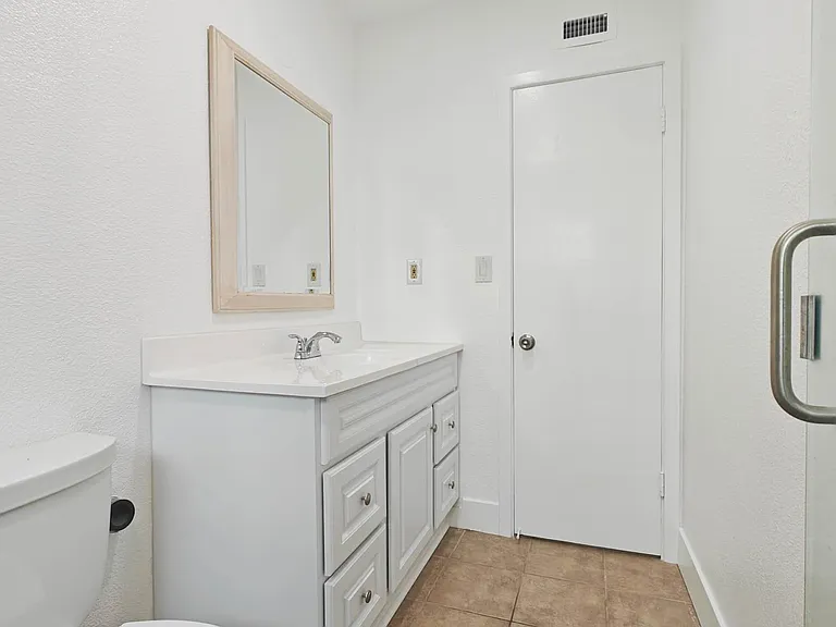 1626 Riverside Dr — Photo 17