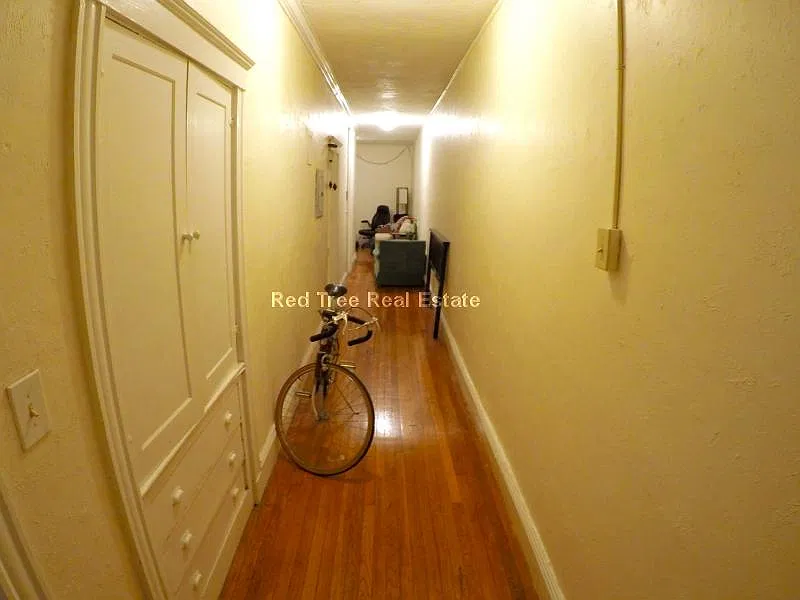 3 bed, 920 sqft, $4,500 — Photo 2
