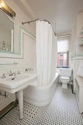 Sold by Yael Dunsky Real Estate | media 10