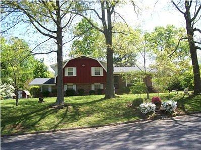1st image of 213 E Sharon Cir