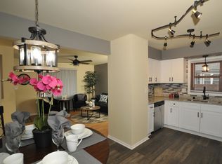 2707 Lincolnwood Dr, Racine, WI 53403