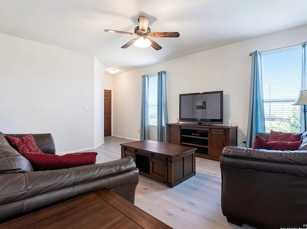 3 bed, 1197 sqft, $1,750 — Photo 3
