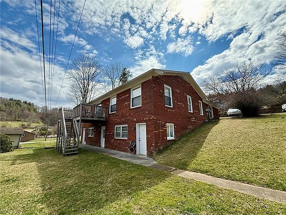 4th image of 210 Howards Creek Road