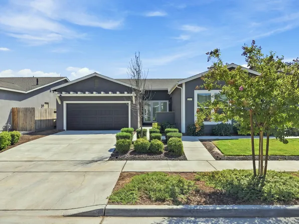2371 W Andrew Ln, Hanford, CA 93230