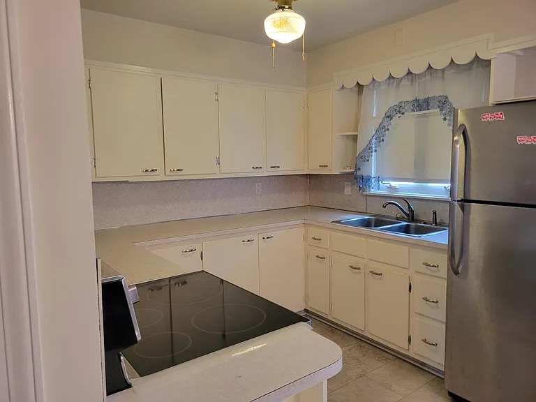 27 Ben Franklin Hwy E — Photo 4