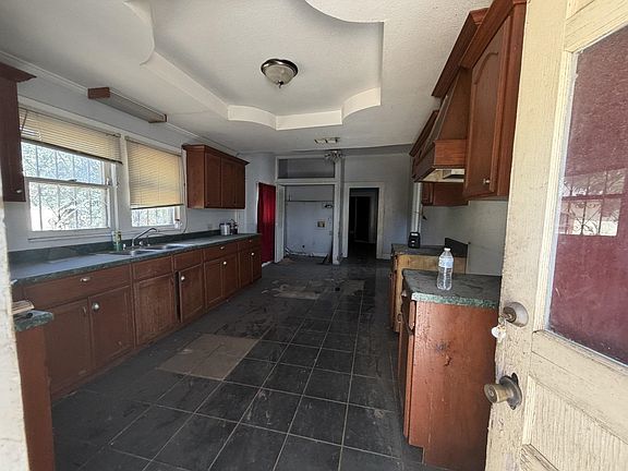 2nd image of 916 Chihuahua St