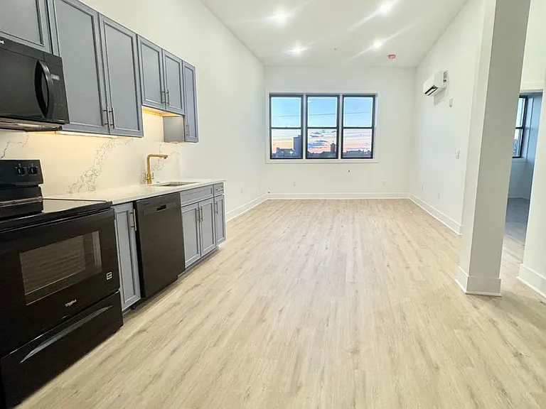 1422 N 8th St — Photo 24