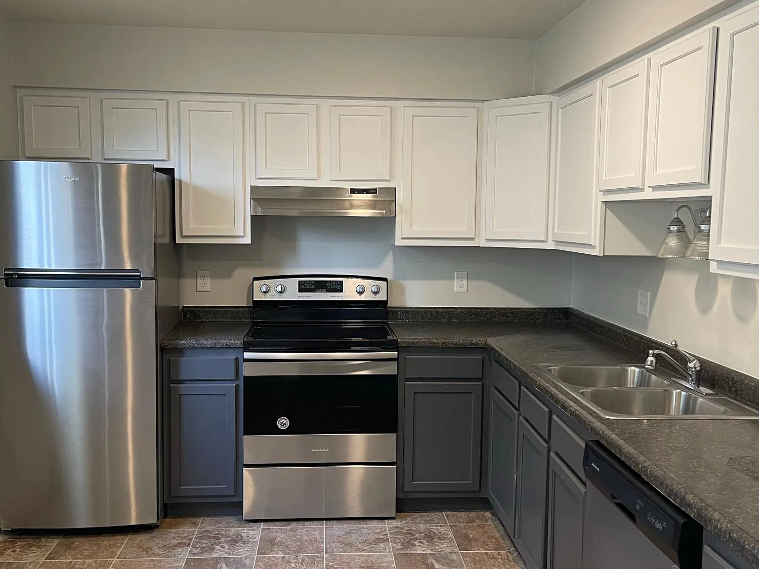 2 bed, 1000 sqft, $1,476 — Photo 3