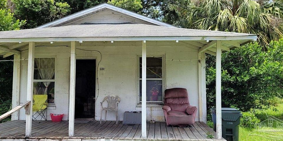2nd image of 6804/6808 W Walker St