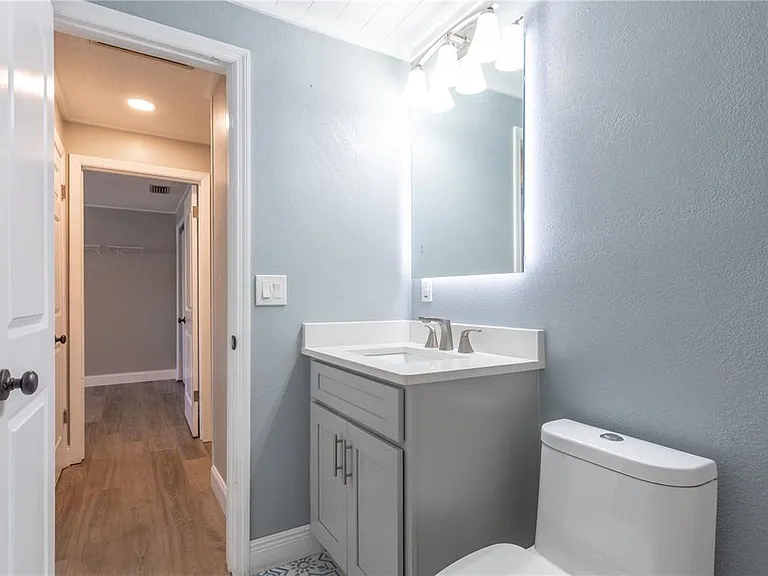 2021 Valley Dr — Photo 35