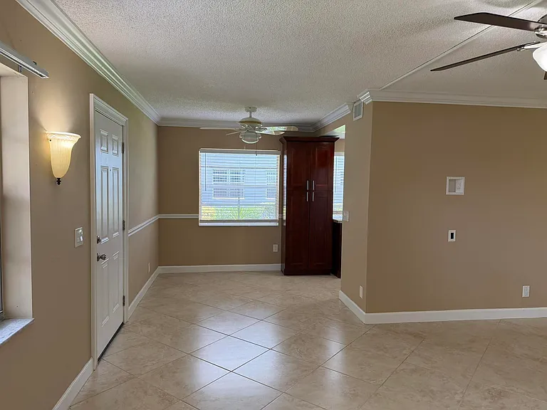 119 Burgundy Dr #C — Photo 7